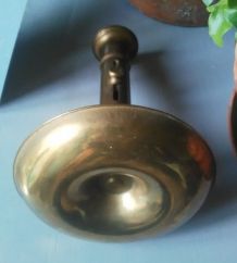 Bougeoir à poussoir en laiton