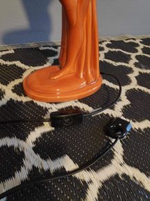 lampe céramique femme nue marron orangé et opaline blanche