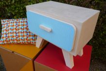 Meuble d'appoint en carton esprit vintage