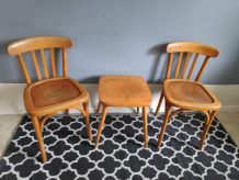 chaises + tabouret estampillés Luterma en bois verni