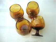 4 verres à cognac ambre en cristal gravé 70s