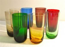 8 verres-gobelets colorés