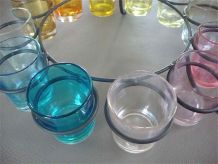 12 verres colorés sur présentoir
