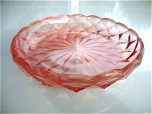 Assiette en verre rose 