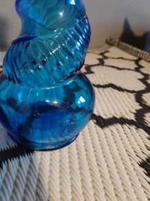 carafe bleue torsadée avec bouchon flamme