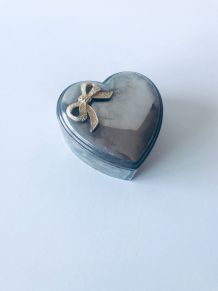 Boîte coeur en métal argenté