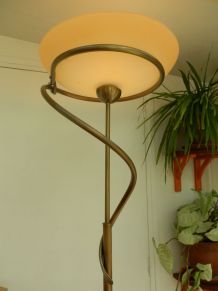lampadaire de qualite en laiton et opaline neuf