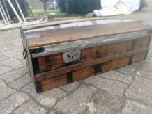 Coffre malle bombée vintage rénover 