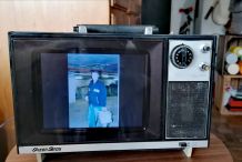 Cadre numérique dans une télévision Vintage 