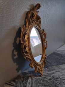 petit miroir ancien style rocaille en résine dorée