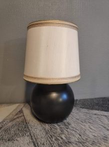 lampe pied boule noire en porcelaine et abat-jour ancien 