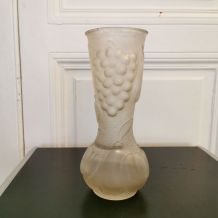 Vase en verre dépoli style art déco 