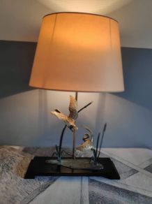 élégante et grande lampe oiseaux en laiton, décor en régule