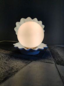 lampe coquille céramique bleu clair et globe opaline