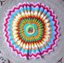 Deux napperons en laine fait main - Années 70