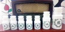 7 pots d'apothicaire en opaline 