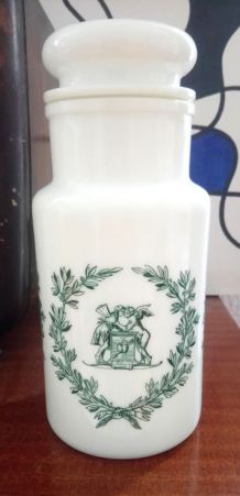 7 pots d'apothicaire en opaline 