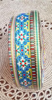 Ancienne boite à bonbons en tôle émaillée (Années 60)