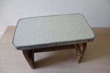 Petit banc vintage en bois et formica 