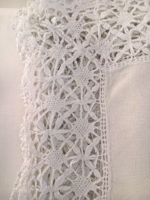 Nappe en lin  2.30mx1.40m et surnappe dentelle 95x100