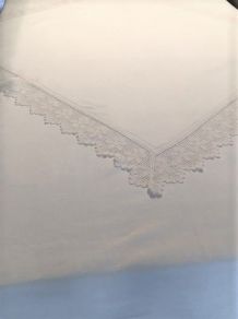 Nappe en lin  2.30mx1.40m et surnappe dentelle 95x100