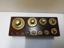 Série de poids laiton sur support