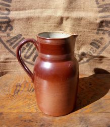 Pichet/broc en terre cuite émaillée