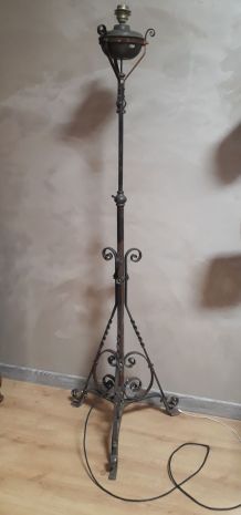 pied de lampadaire ancien  a petrole converti en electrique,