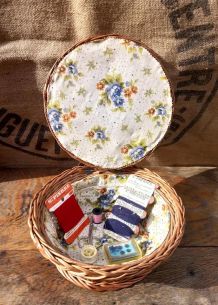 Boite à couture en osier (vintage)