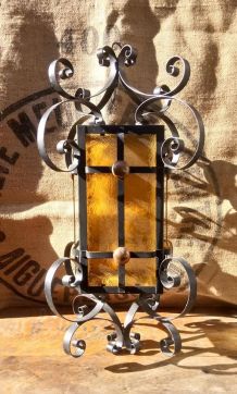 Ancienne suspension en métal et en verre jaune