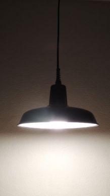 Suspension émaillée noire