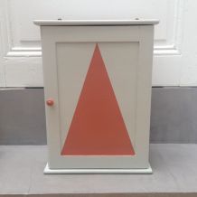 armoire à pharmacie triangle