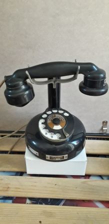 Téléphone en bakélite