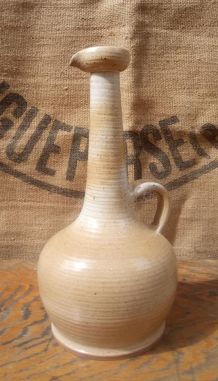 Jolie cruche en grès vernissé estampillée "Grès du marais" 