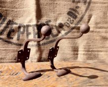 Paire d'anciennes patères doubles en métal - Années 50