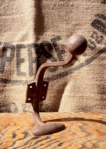 Paire d'anciennes patères doubles en métal - Années 50