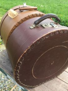 Valise à chapeaux