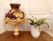 Jolie lampe à poser rétro avec abat jour en tissu 