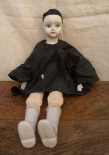 Ancienne poupée de Pierrot en céramique et en tissu 
