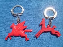 lot  2 anciens porte clefs publicitaires