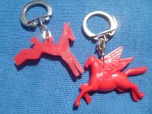 lot  2 anciens porte clefs publicitaires