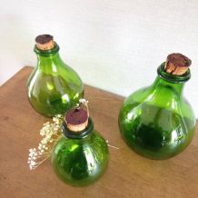 Trio de bouteilles vertes, fabrication italienne 