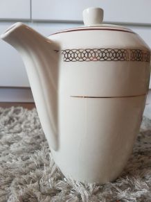 Ancienne Cafetiere / Theiere en porcelaine de Gien - Made in