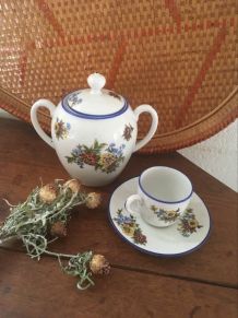 Sucrier en porcelaine fine.