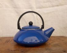 Jolie bouilloire émaillée Le Creuset