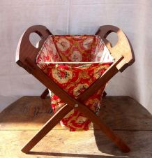 Jolie travailleuse en bois et tissu 