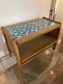 Meuble en bois et carrelage vintage