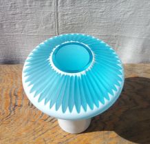 Joli vase en opaline et verre 