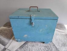 caisse ancienne bleue en bois avec 6 compartiments
