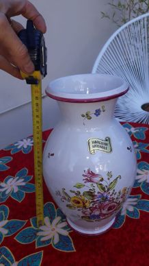 Joli vase motif fleuri, peint main